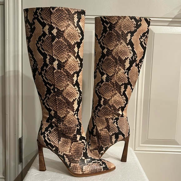 Vince Camuto Women's Pelsna Fashion Boot - Picture 7 of 15